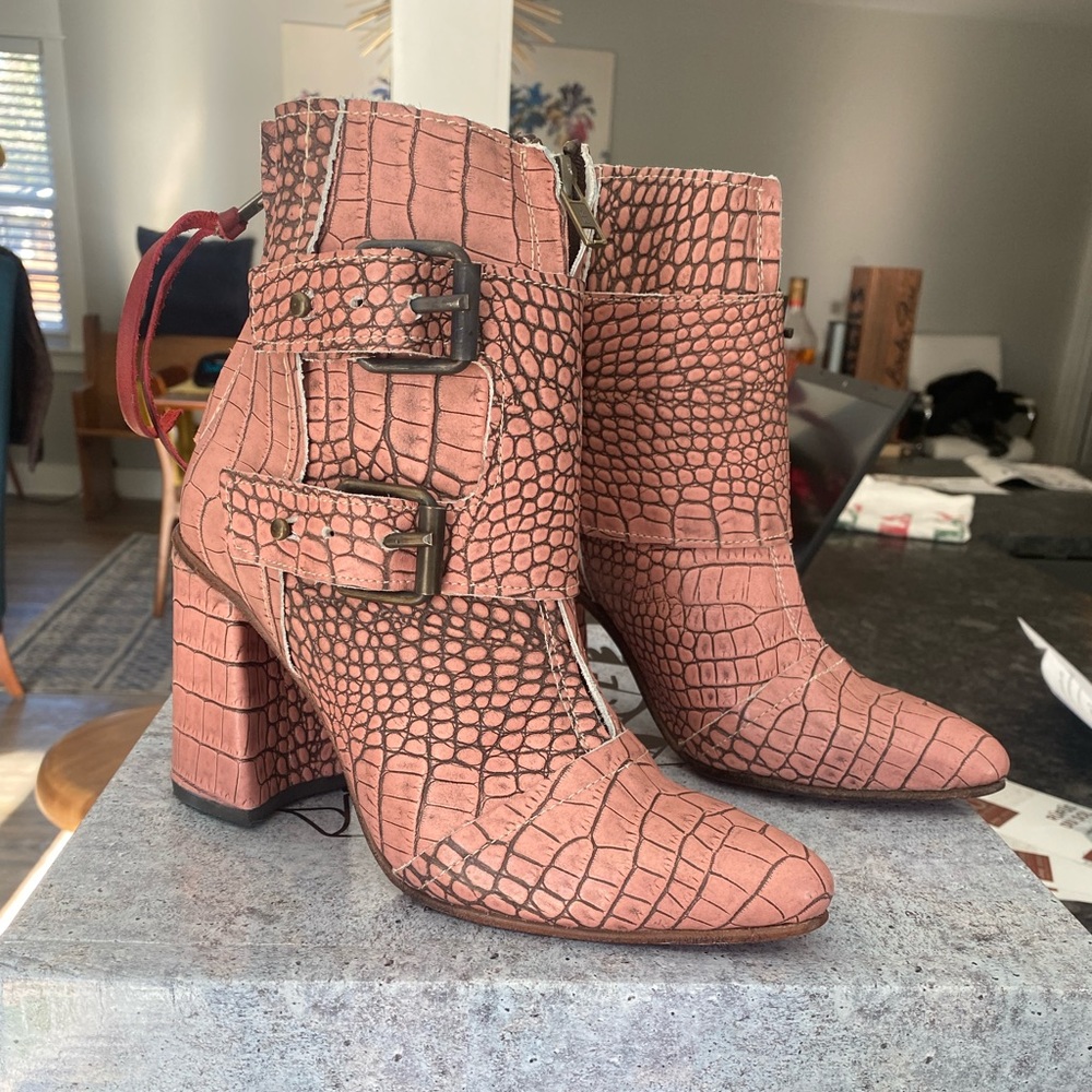 Freebird JOEY blush croco booties